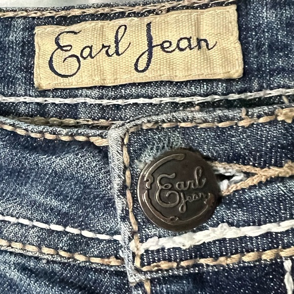 Earl Jean Denim Rolled Cuff Capris - size 8 - Picture 3 of 11